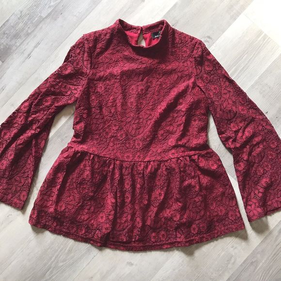 Suzanne Betro Red Lace Overlay Peplum Blouse Long Bell Sleeve Keyhole Back Med - Picture 1 of 9